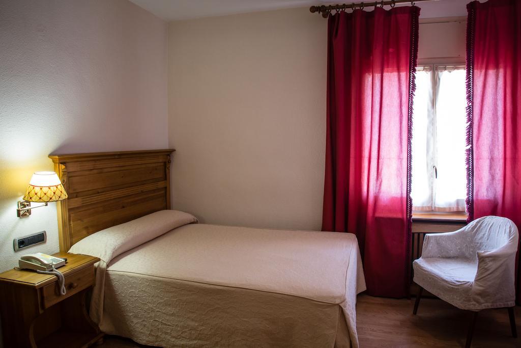 Hotel Casa Ruba Biescas  Eksteriør bilde
