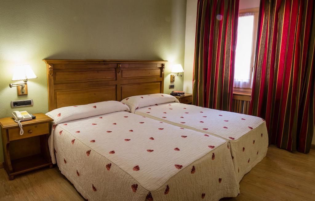 Hotel Casa Ruba Biescas  Eksteriør bilde