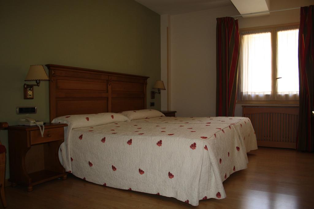 Hotel Casa Ruba Biescas  Rom bilde